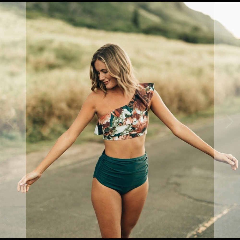 ISO Albion Fit Icon Wave Crop Messina Swim Top